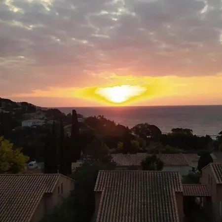 Apartment Duplex In Pramousquier - Sea View *